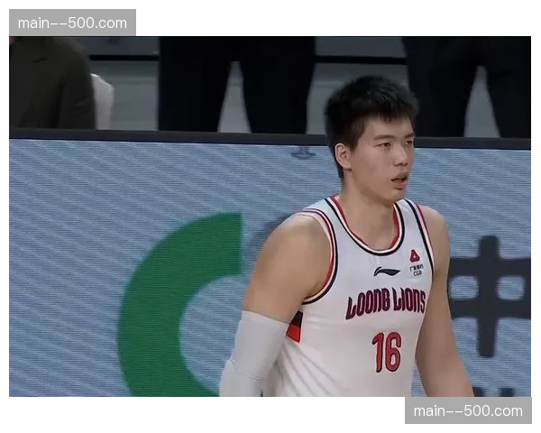 广州龙狮陈盈骏伤愈后的控场恢复 焦泊乔李炎哲内线接应点的战术价值